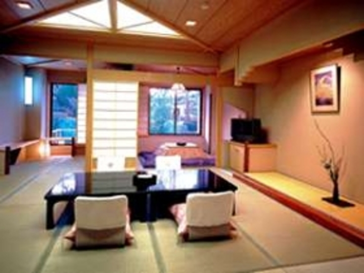 深山亭　和室１２．５畳＋４．５畳＋書院２畳