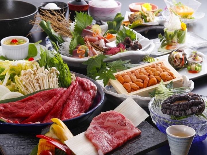 絶品ウニ＆但馬ポーク＆但馬牛にアワビまで！夏の豪華コースです。8月末まで