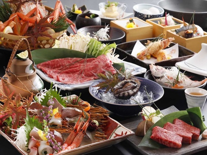 香住かに＆地海老＆但馬牛にアワビまで！秋の豪華コースです。11月頭まで。
