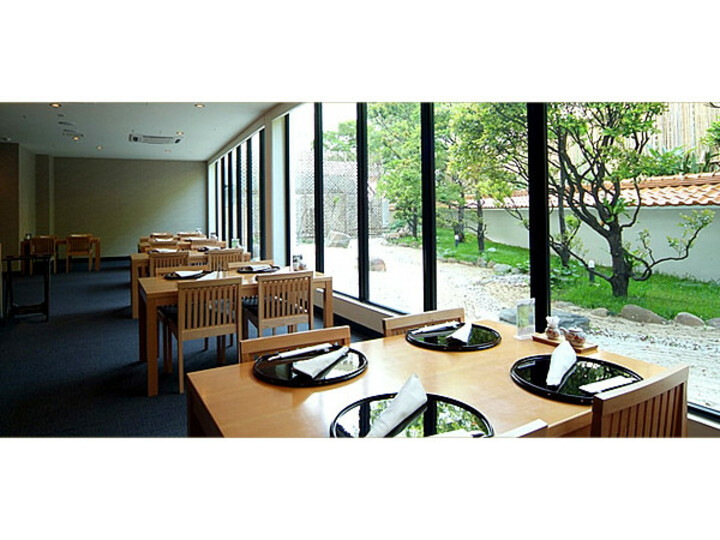 日本料理 花風  “和”の 伝統を重んじながらも、その枠に捕われない新しい味わいを心ゆくまでご賞味下さい。もちろん味も折り紙つきです。