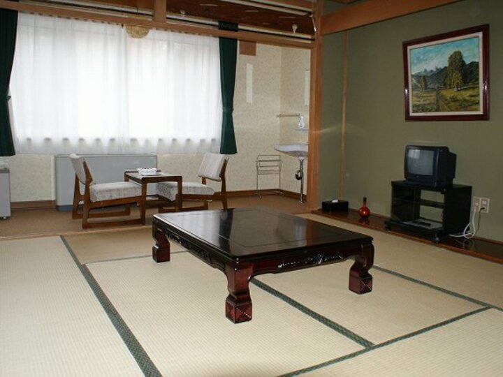 本館１０畳和室.