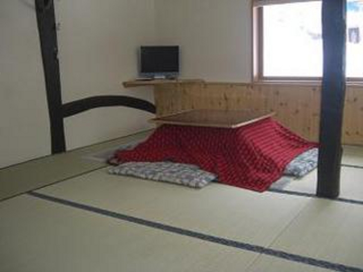 【承認待ち】まだ新しいお部屋です、１２畳のお部屋、ファミリーでどうぞ.