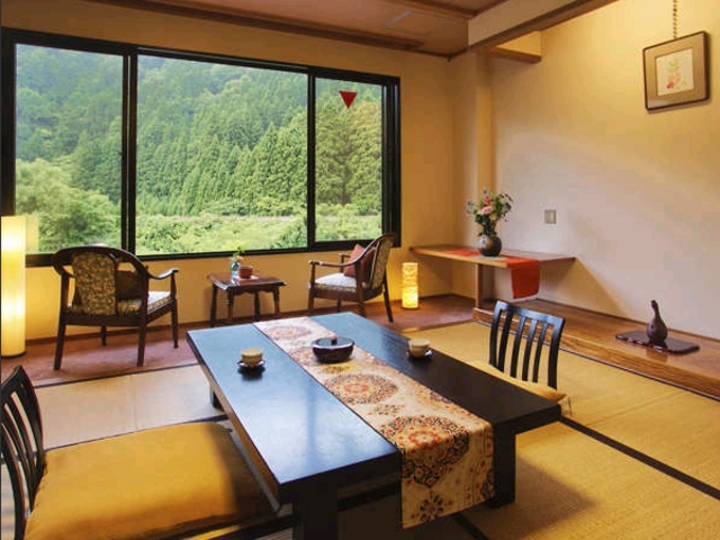 SL・山の景色を楽しむ【山側和室10畳.】