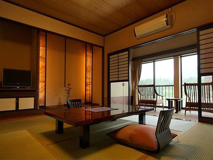 和室８畳〜12畳＋広縁、絶景の阿賀野川沿い（ウォシュレット付）.
