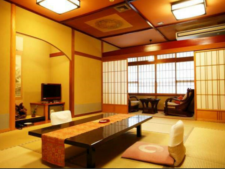 和室8畳～　ご夕食はお部屋にてご用意 ※バスなし 