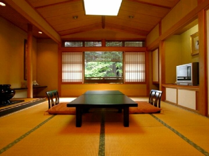季酔館10畳バストイレ付