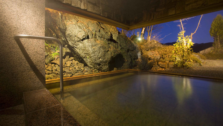 富士山の地下1500mから湧き出る天然温泉