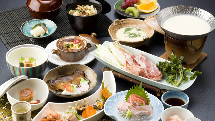 富士山麓の恵みから料理長が厳選した四季折々の味を数々のお料理に