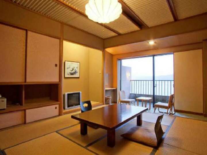 リニューアル和室●水月湖展望部屋（トイレ付バスなし）.