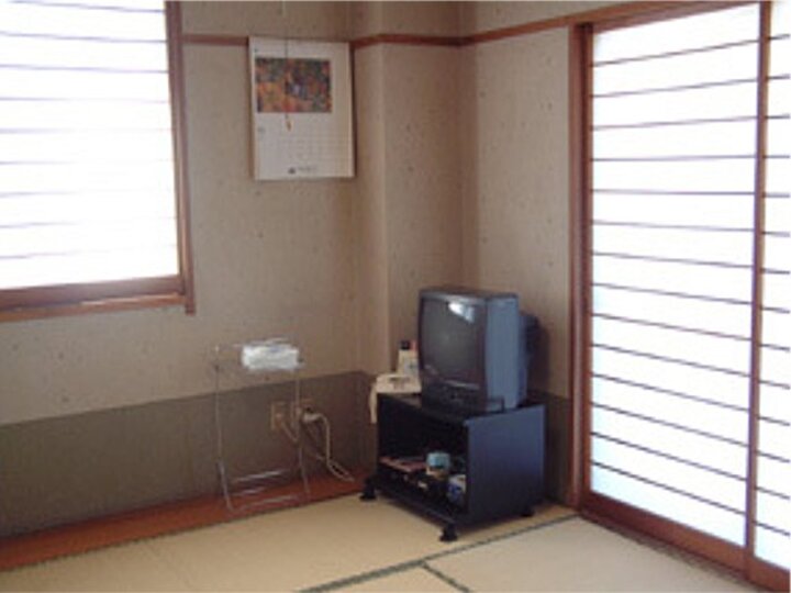 ゆったり和室8畳 たたみと羽毛布団（バス・トイレ無）