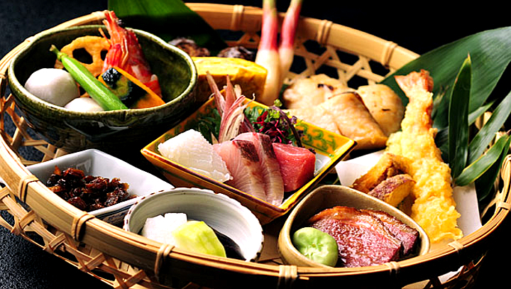 宍道湖や日本海、中国山地から毎日とれとれの幸が届く、「紺家」ならではの口福な料理です。