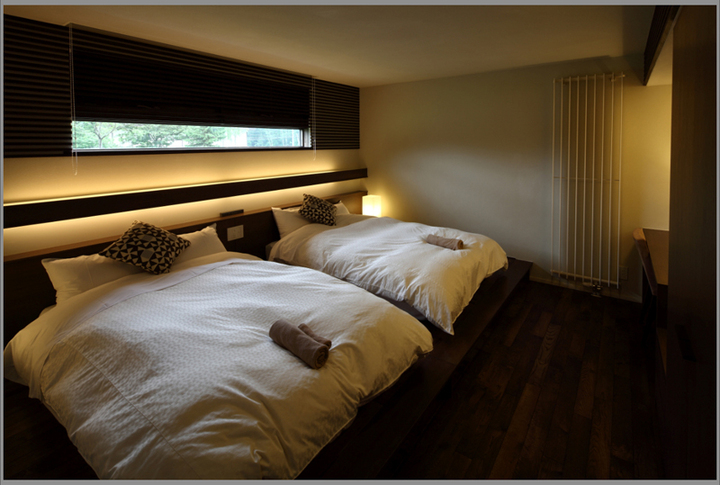新4～6名様用デラックスコテージ「ラピス」の寝室一例。