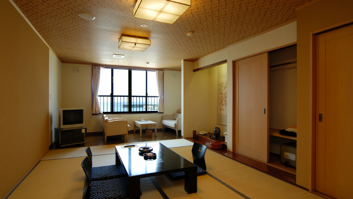 全ての御部屋が展望台です。日本海一望の絶景宿。