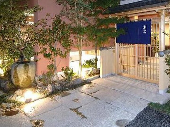 割烹ますだや