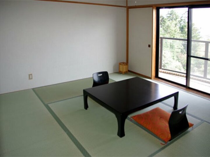 【和室８畳】　トイレ(ウォシュレット)・洗面つき（１～３名） 