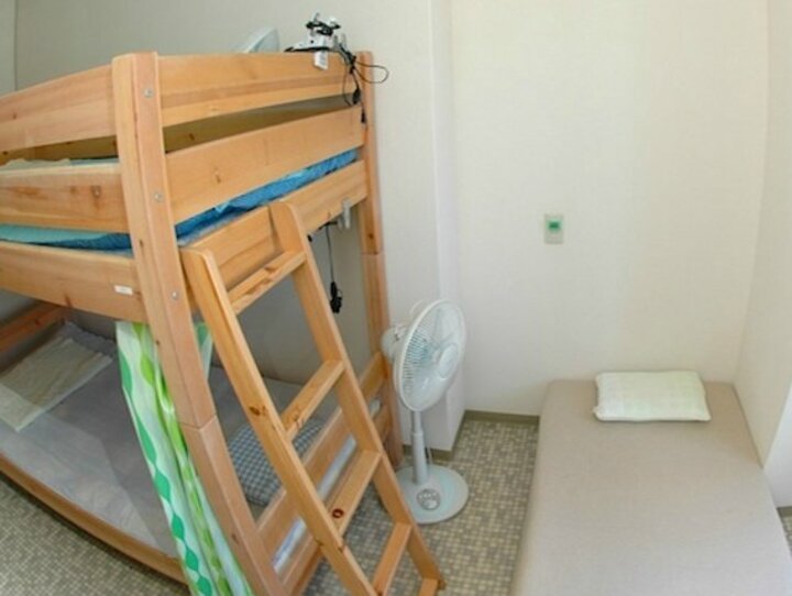 女性相部屋