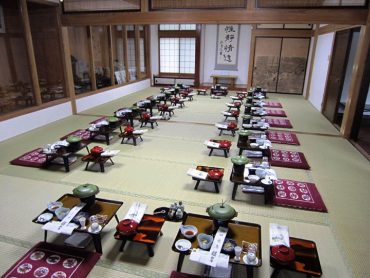 お食事処は本家で