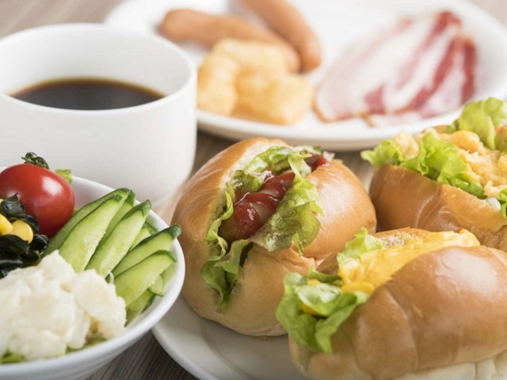 【ご朝食バイキング】洋食も人気です！ノニ卵のスクランブルエッグは絶品！