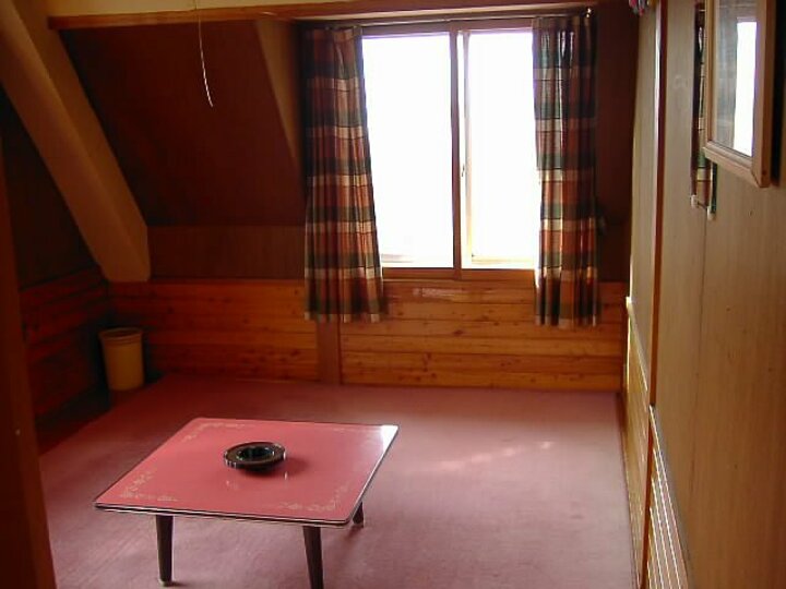 山小屋風和室