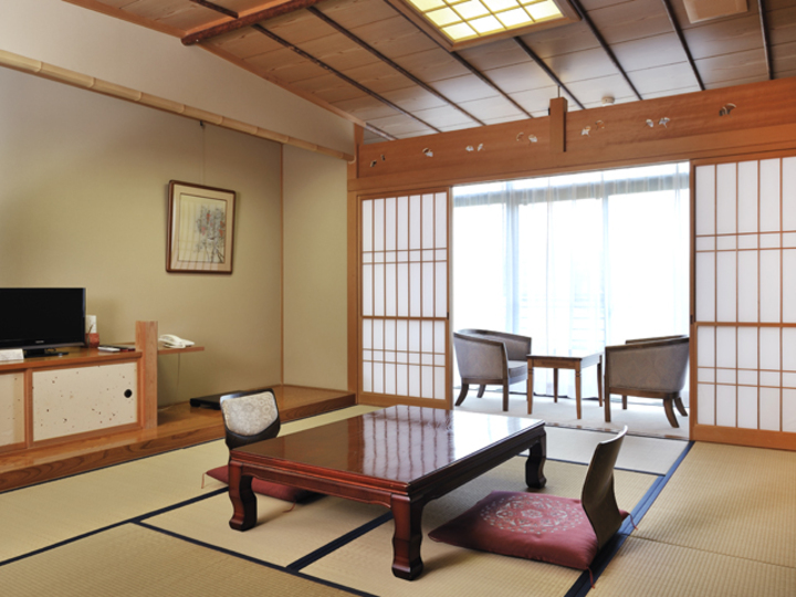 和室（トイレ付）　10畳 