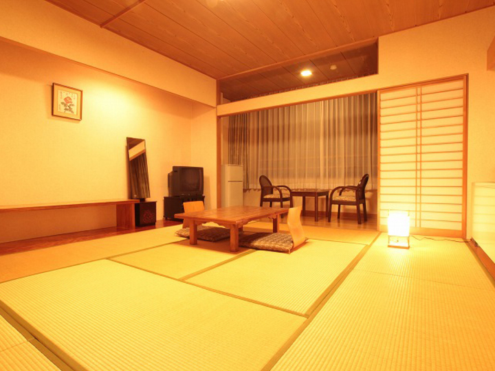 和室１０畳＋板の間３畳