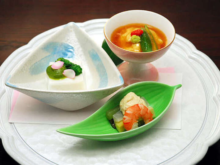 会席料理の前菜の一例