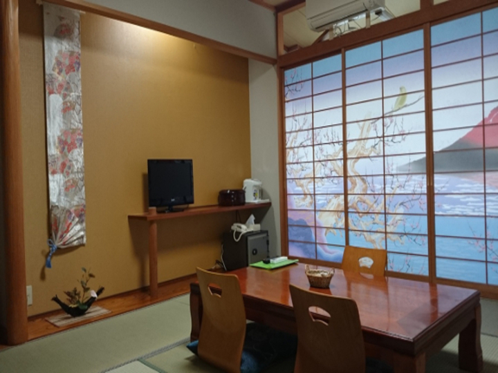 和室１０帖（バストイレ付）