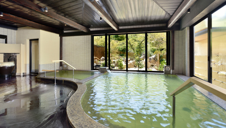 大浴場「乙女湯」。当ホテルの温泉は2種の自家源泉を大浴場・露天風呂へそれぞれ使用しております。