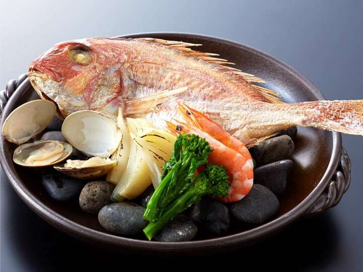 一匹丸ごと方楽焼！鯛本来の旨さをお楽しみください
