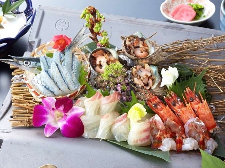 鯛、サヨリ、サザエ、赤海老…淡路の旬の味覚を瓦盛に