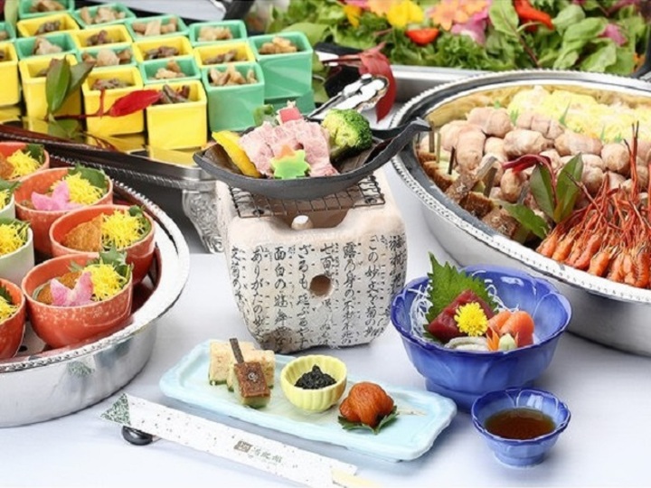ご夕食：飛騨牛ミニ会席+ハーフバイキング
