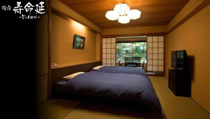和室10畳にシモンズベッドを置いた和風ツインのお部屋