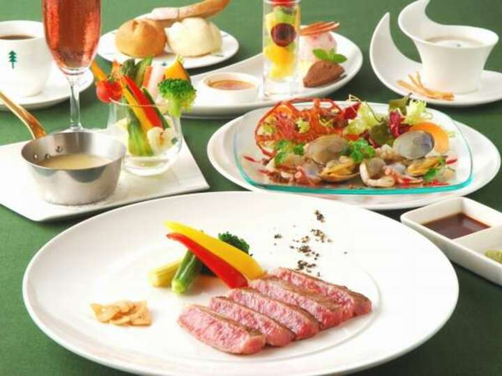 ザ・ロッジ アリマリゾートにご宿泊のお客様のお食事は「ラ・フォンテーヌ」にてご用意