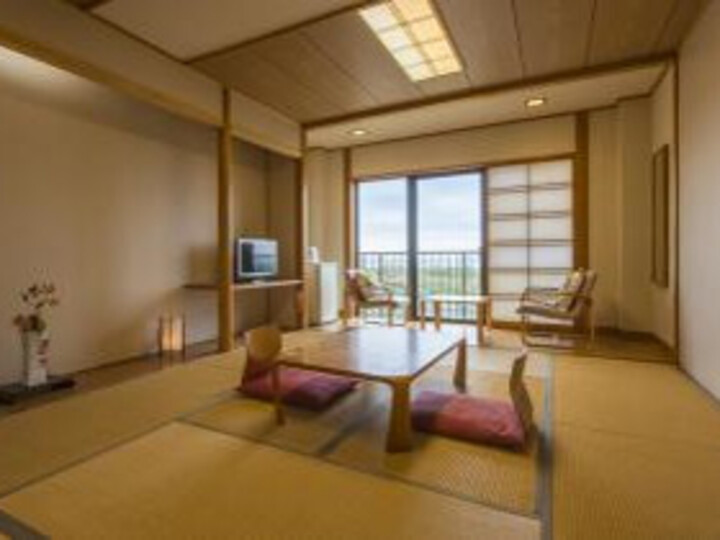  「松の間」　　和室１０帖・トイレ付 