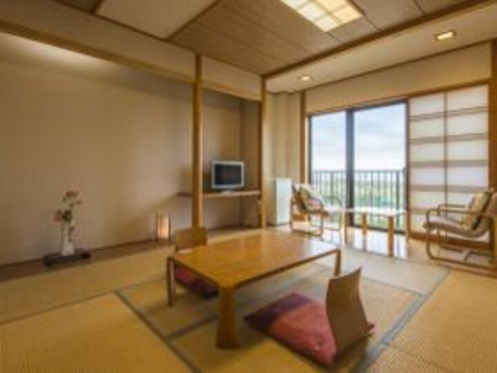  「海の間」　　和室１０帖・バストイレ付 
