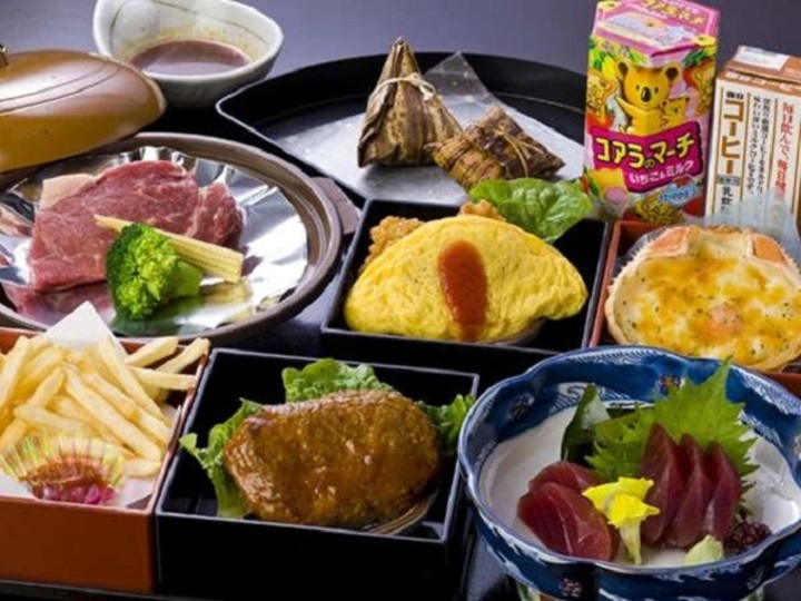 お子様のランチ料理。ハンバーグにステーキ、オムレツ･･･人気のメニューです！