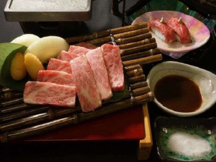 みかわ牛ステーキとにぎり