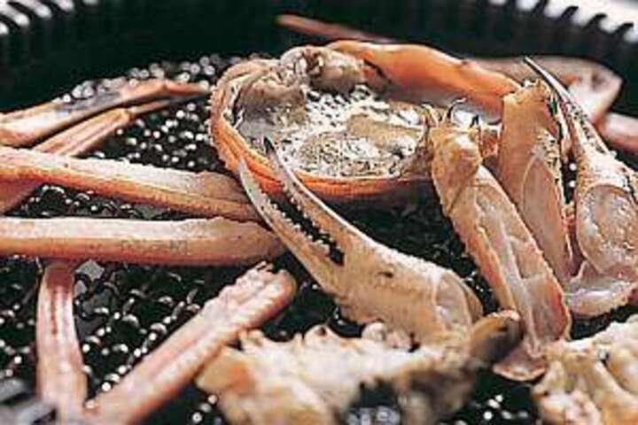香ばしい香りが広がる焼きガニ