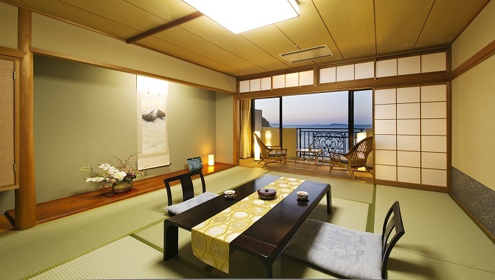 夕日100選に選ばれた菊ヶ浜 の夕日が望めるオーシャンビューのお部屋です。