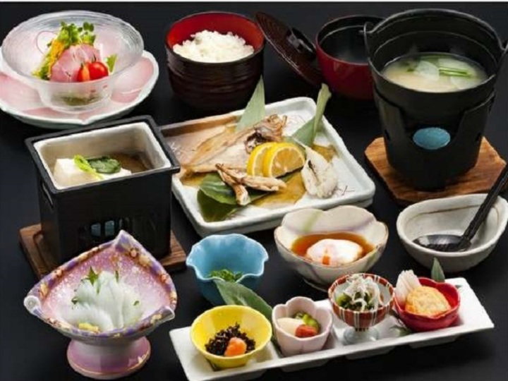 干物などを盛り込んだ美味しい朝ごはん