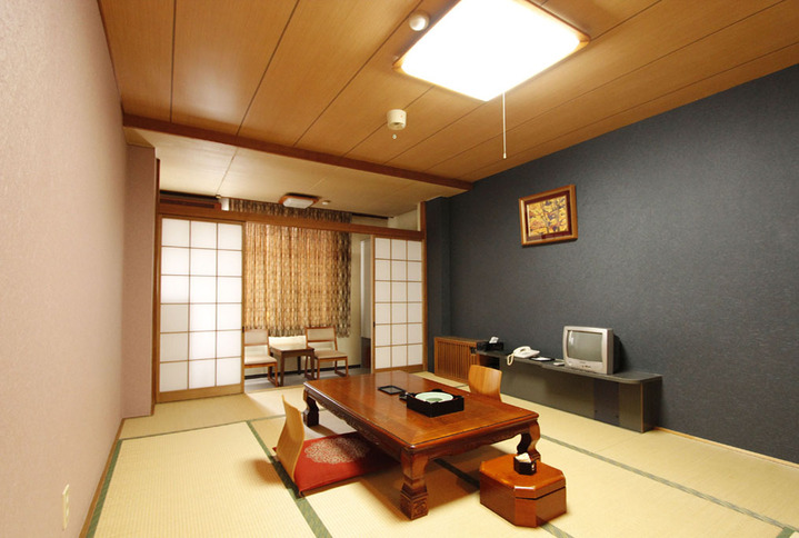渓谷側　和室10畳（ユニットバス・トイレ付き）