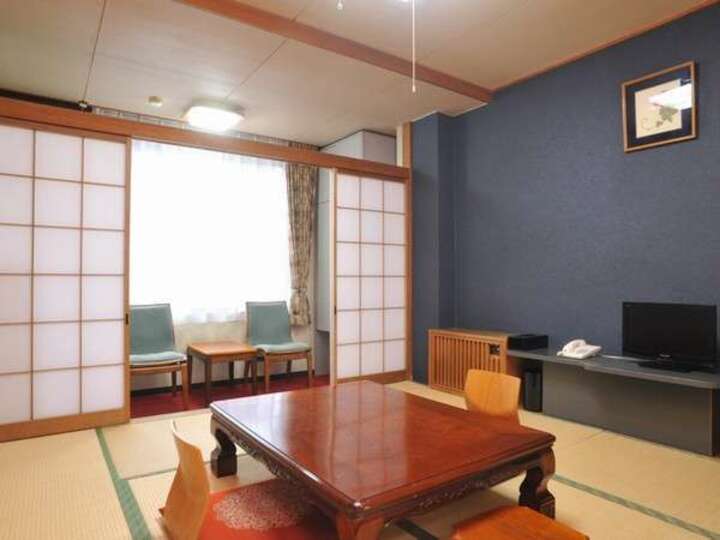 道路側　和室8畳（ウォシュレット付き）