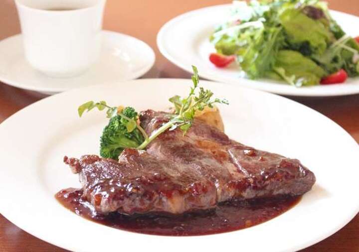 カジュアルディナー（肉料理：イメージ）