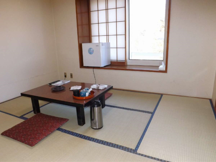 諏訪大社秋宮側　和室6畳[バス・トイレ共同]