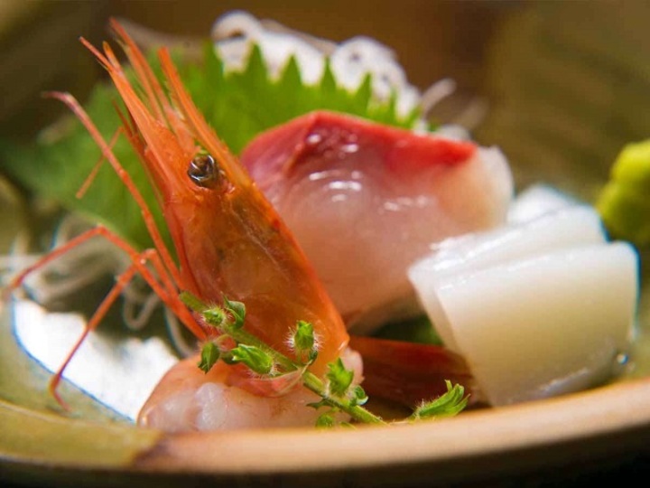地元食材を使用した彩り豊かな和会席。一品一品にまごころを込めておつくりいたします。