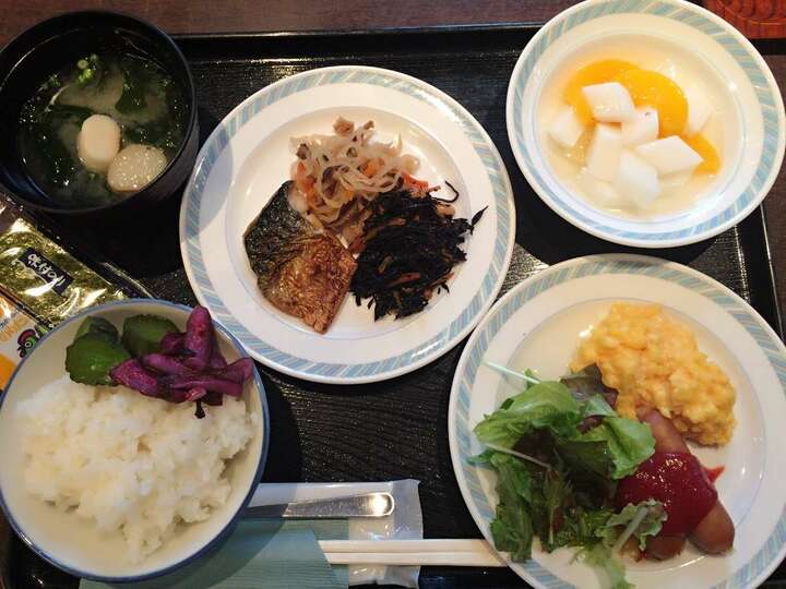 朝食は約20のバイキング