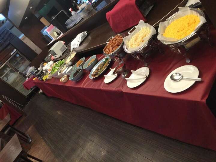 朝食は約20のバイキング
