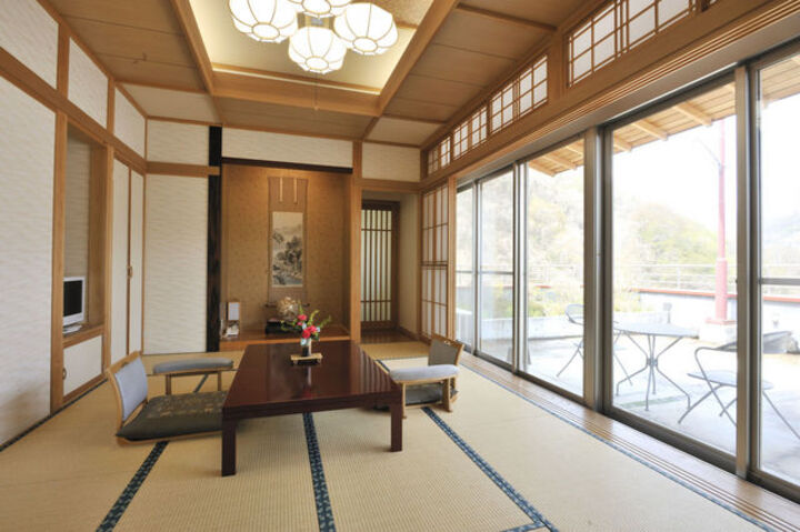 ≪渓流側≫専用テラス＋展望風呂付き和室12畳『水芭蕉』