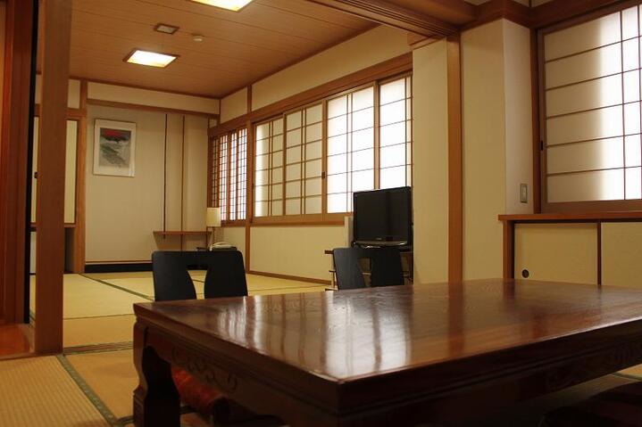  ☆特別和室（二間＝15畳+6畳）☆禁煙室☆最大六名まで利用可