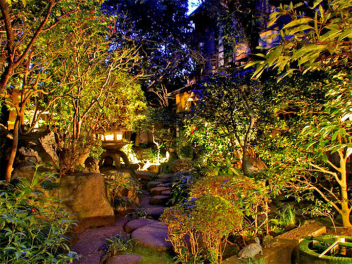 夜の庭園